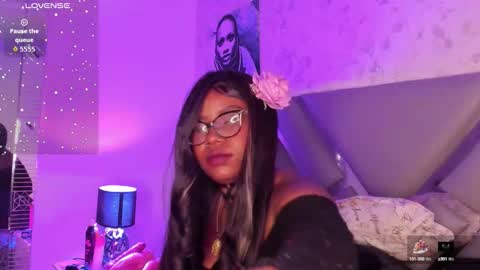 Snapshot of emilyrosee1 chatting on September 28, 11:43 pm online show from September 28, 11:43 pm