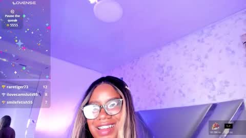 Snapshot of emilyrosee1 chatting on October 21, 7:25 pm online show from October 21, 7:25 pm