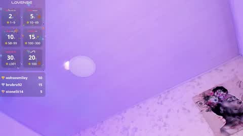 Snapshot of emilyrosee1 chatting on October 29, 5:14 pm online show from October 29, 5:14 pm