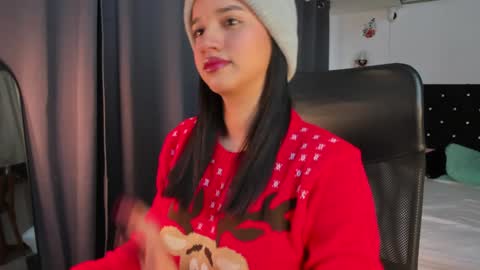 Snapshot of emilyrousex chatting on December 23, 3:23 pm emilyrousex online show from December 23, 3:23 pm