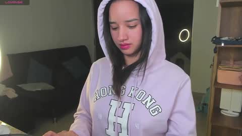 Snapshot of emilyrousex chatting on January 2, 1:06 am emilyrousex online show from January 2, 1:06 am