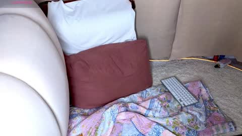 Snapshot of emilytrays chatting on April 9, 6:19 am Emily wish-list online show from April 9, 6:19 am