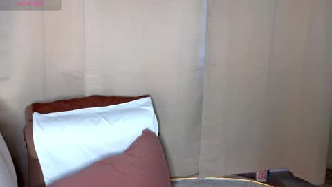 Snapshot of emilytrays chatting on April 16, 4:24 am Emily wish-list online show from April 16, 4:24 am