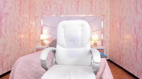 Emily  2200 - 600GMT-5 online show from October 5, 9:13 pm