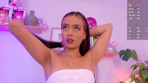 Snapshot of emilyy_bank chatting on December 19, 7:32 pm Emily Bank online show from December 19, 7:32 pm