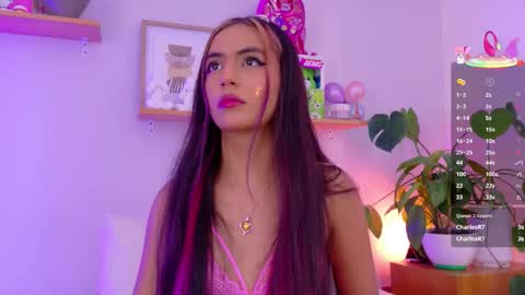 Snapshot of emilyy_bank chatting on December 20, 3:52 pm Emily Bank online show from December 20, 3:52 pm