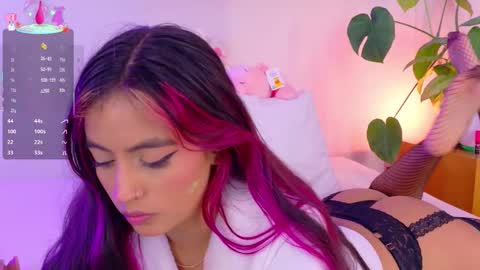 Snapshot of emilyy_bank chatting on January 13, 7:52 pm Emily Bank online show from January 13, 7:52 pm