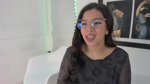 Snapshot of emilyy_cooperr chatting on September 29, 12:10 pm emilyy_cooperr online show from September 29, 12:10 pm
