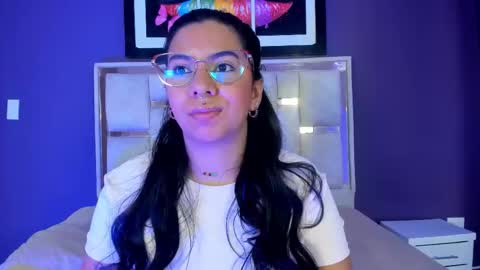 emilyy_cooperr online show from February 5, 12:10 pm