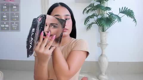 emilyy_kim online show from December 14, 7:18 pm