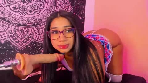 emilyy_walker online show from May 28, 12:57 pm