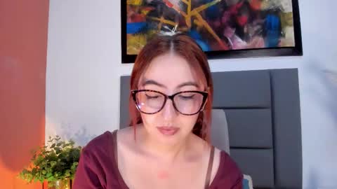 Snapshot of emilyywatson chatting on November 28, 12:57 am Emilyy Watson online show from November 28, 12:57 am