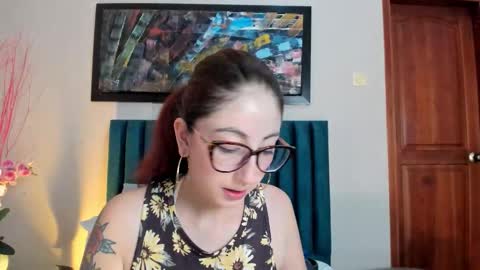 Snapshot of emilyywatson chatting on December 21, 2:13 pm Emilyy Watson online show from December 21, 2:13 pm