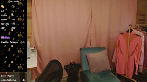 Snapshot of emitaa17228 chatting on December 7, 7:21 pm emma online show from December 7, 7:21 pm