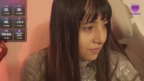 Snapshot of emitaa17228 chatting on October 17, 8:33 pm emma online show from October 17, 8:33 pm