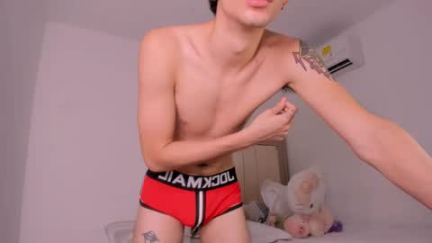 Snapshot of emitremmus_ chatting on February 11, 3:51 pm Jordy online show from February 11, 3:51 pm