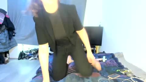 emliyjamesmjb online show from February 12, 12:44 pm