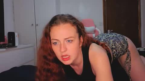 Snapshot of emliyjamesmjb chatting on February 2, 8:51 pm emliyjamesmjb online show from February 2, 8:51 pm