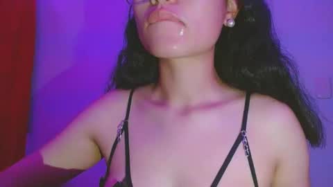 Snapshot of emma_2727 chatting on November 7, 1:16 am Emma online show from November 7, 1:16 am