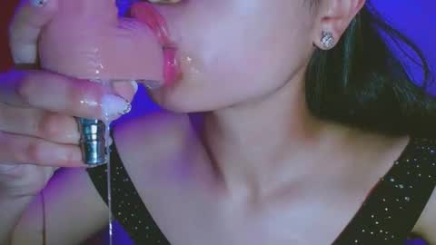 Snapshot of emma_2727 chatting on November 12, 1:06 am Emma online show from November 12, 1:06 am