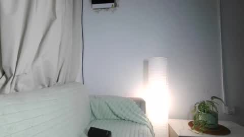 Snapshot of emma______1996 chatting on July 19, 8:07 am emma______1996 online show from July 19, 8:07 am