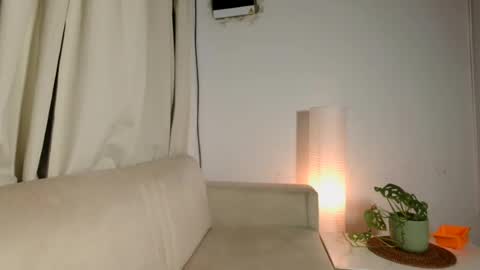 Snapshot of emma______1996 chatting on July 22, 7:22 am emma______1996 online show from July 22, 7:22 am