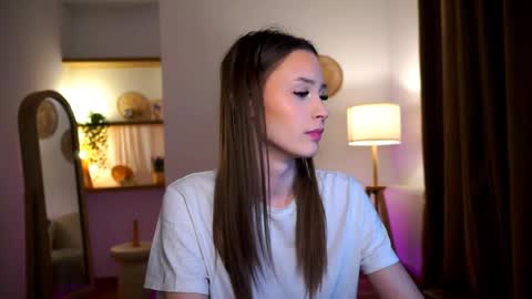 Snapshot of emma__cutiee chatting on December 21, 3:25 am Your Emma online show from December 21, 3:25 am