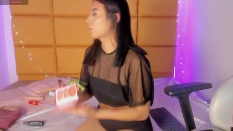 Snapshot of emma__js_ chatting on June 14, 3:14 pm emma__js_ online show from June 14, 3:14 pm