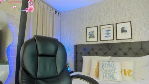 Snapshot of emma__smith01 chatting on March 10, 1:21 pm Emma online show from March 10, 1:21 pm