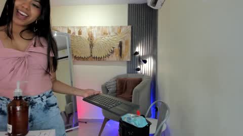 Snapshot of emma_alice_ chatting on December 28, 12:35 pm Alice online show from December 28, 12:35 pm