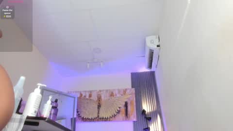 Snapshot of emma_alice_ chatting on January 9, 6:15 pm Alice online show from January 9, 6:15 pm