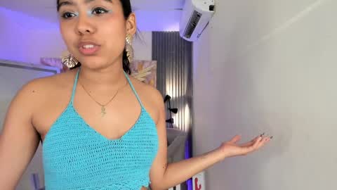 Snapshot of emma_alice_ chatting on January 15, 6:08 pm Alice online show from January 15, 6:08 pm