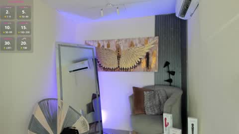 Snapshot of emma_alice_ chatting on January 18, 12:26 pm Alice online show from January 18, 12:26 pm