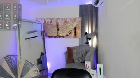 Snapshot of emma_alice_ chatting on January 18, 3:27 pm Alice online show from January 18, 3:27 pm