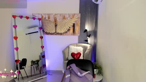 Snapshot of emma_alice_ chatting on February 4, 11:27 am Alice online show from February 4, 11:27 am