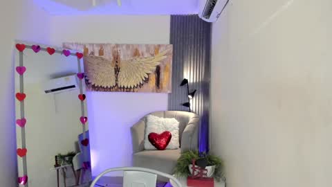 Snapshot of emma_alice_ chatting on February 5, 11:55 am Alice online show from February 5, 11:55 am