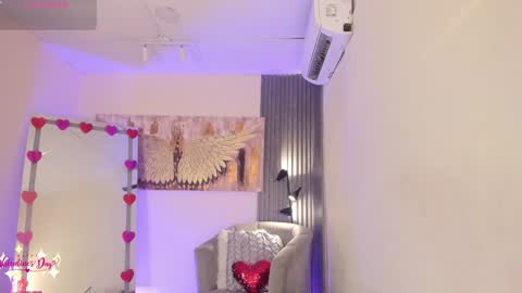 Snapshot of emma_alice_ chatting on February 8, 6:44 pm Alice online show from February 8, 6:44 pm