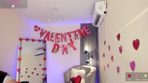 Snapshot of emma_alice_ chatting on February 17, 6:48 pm Alice online show from February 17, 6:48 pm
