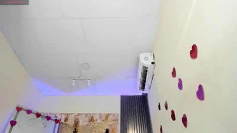 Snapshot of emma_alice_ chatting on February 20, 2:24 pm Alice online show from February 20, 2:24 pm
