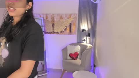 Snapshot of emma_alice_ chatting on February 24, 6:47 pm Alice online show from February 24, 6:47 pm