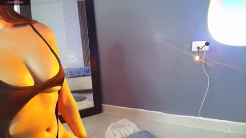 emma_and_aysha online show from November 11, 10:32 pm