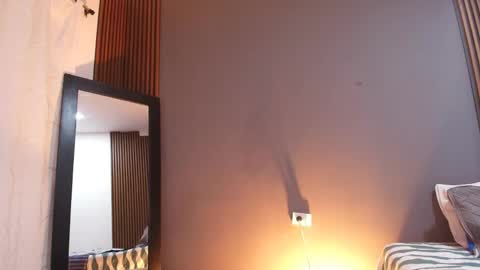 emma_and_aysha online show from April 22, 10:44 pm