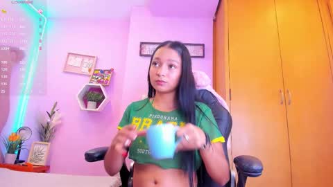 Snapshot of emma_anturin chatting on October 20, 8:53 pm Emma Anturin online show from October 20, 8:53 pm