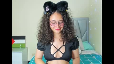 Snapshot of emma_belle02 chatting on October 14, 7:25 pm Emma online show from October 14, 7:25 pm