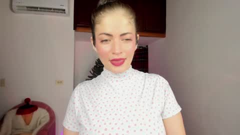 Emma online show from December 17, 8:01 am