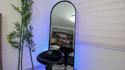 Snapshot of emma_bloom__ chatting on February 20, 2:02 pm Emma Bloom online show from February 20, 2:02 pm