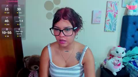 Snapshot of emma_boo_ chatting on October 31, 4:19 pm emma_boo_ online show from October 31, 4:19 pm