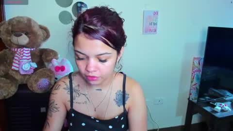 emma_boo_ online show from April 15, 5:53 pm