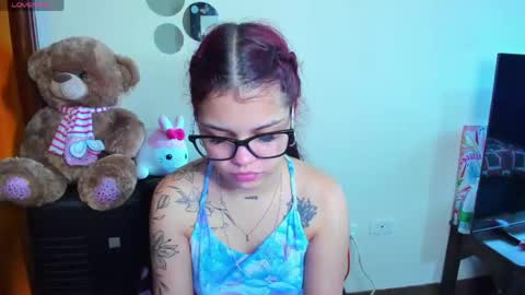 emma_boo_ online show from May 2, 1:38 pm