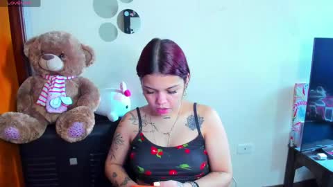 emma_boo_ online show from May 11, 2:45 pm